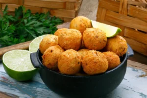 Bolinho de Bacalhau com Mandioca: Uma Delícia da Culinária Brasileira