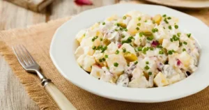 Receita Irresistível de Salada de Batata: O Acompanhamento Perfeito
